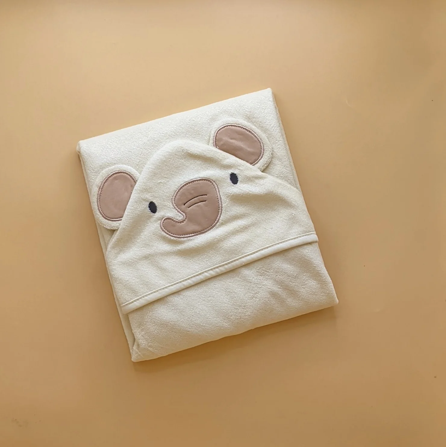 Hooded Bath Towel - Image 11