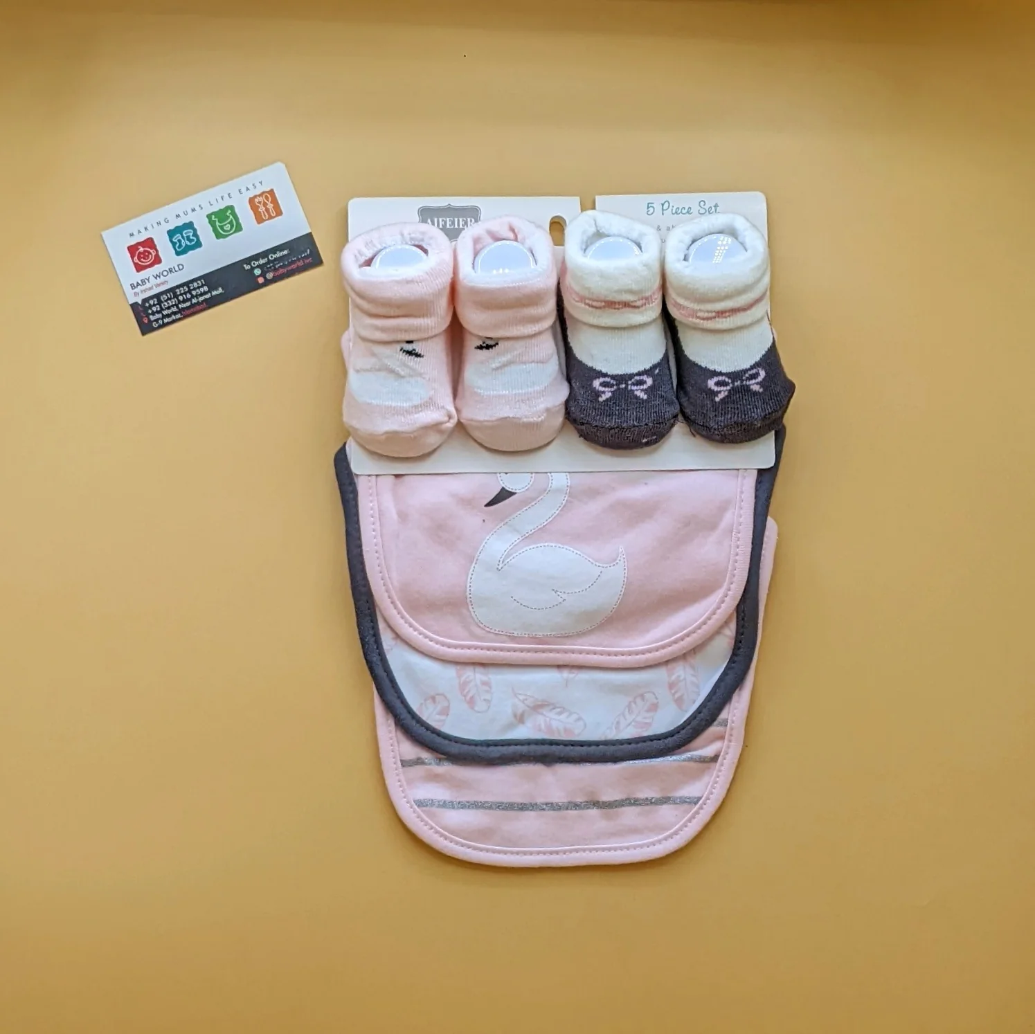 Pack of 3 Bibs & 2 Booties - Image 15